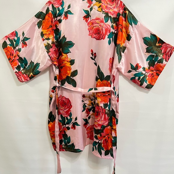 Kimono by Fashion pink floral pattern NWOT tie belt. Cover up, Robe - Picture 7 of 12
